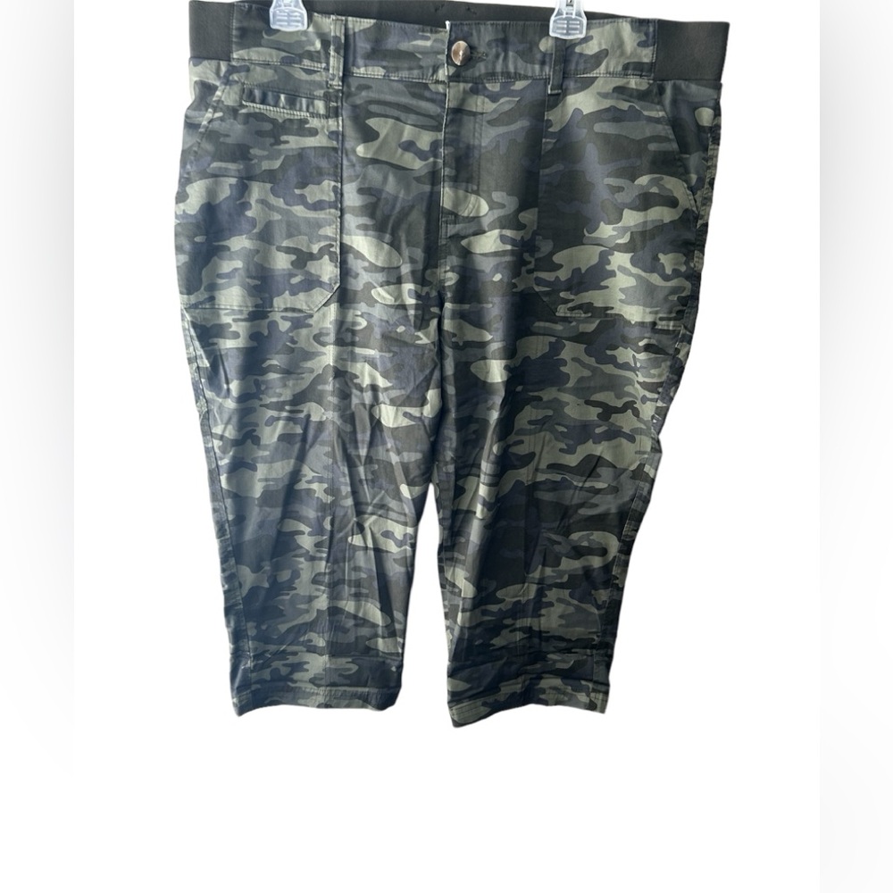 Camo capris- worn once